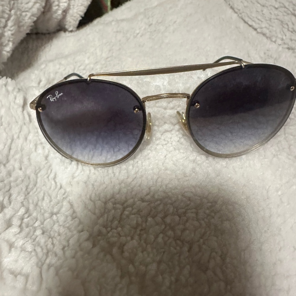 Ray-Ban Gold Frame Sunglasses with Black Lenses - Picture 6 of 7